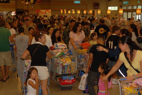 Shoppers rush to buy food and supplies at the commissary at Kadena Air Base, Japan, Sept. 14, 2007 in preparation for Typhoon Nari. The base prepared itself for typhoon by moving jets and equipment from the flightline into protective aircraft shelters. The typhoon will hit the island the evening of Sept. 14 with 45 knot winds gusting to 65 knots. (U.S. Air Force photo/Junko Kinjo)
