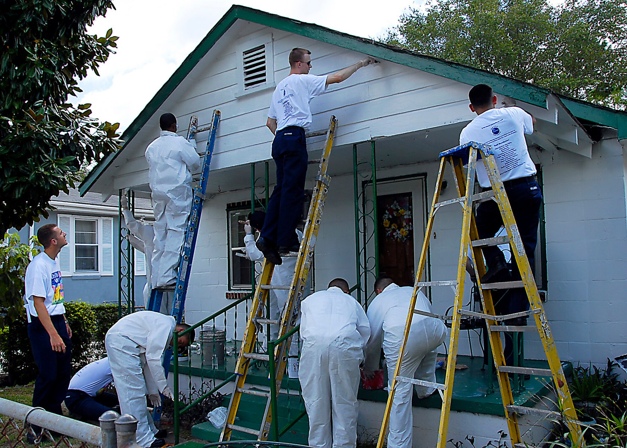 Military volunteers from Team Charleston and the Navy Nuclear Power Training Command participate in the United Way Day of Caring 2007. (photo by Capt. Chett Collier, USAFR)