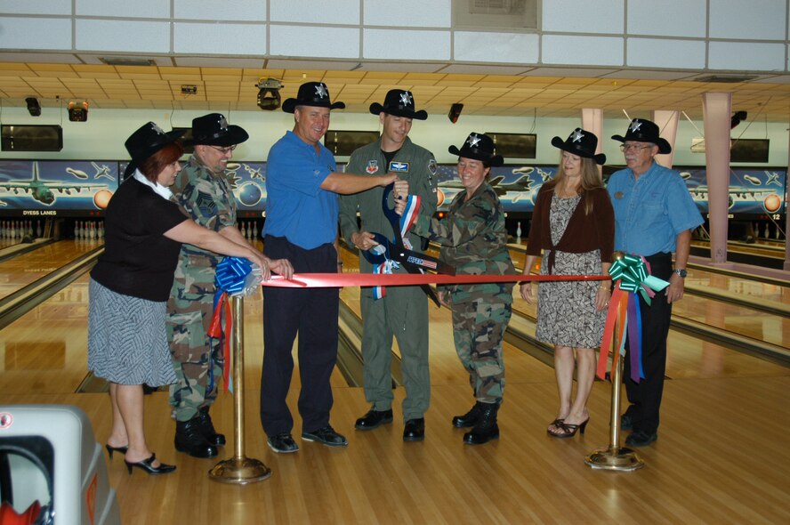 Col. Gavin Ketchen, 7th Bomb Wing vice wing commander (center holding scissors), together with Chief Master Sgt. David Goldie, 7th BW command chief (second from left), Maj. Eileen Kirkland, 7th Services Squadron commander (beside Col. Ketchen), Alice Fournier, Wayne Roach, and guests cut the ribbon of Dyess Lanes' new bowling center cafe Sept. 14. The Deadwood Cafe opened after three months and $750,000 of renovations to the bowling center. (U.S. Air Force photo by Senior Airman Carolyn Viss) 