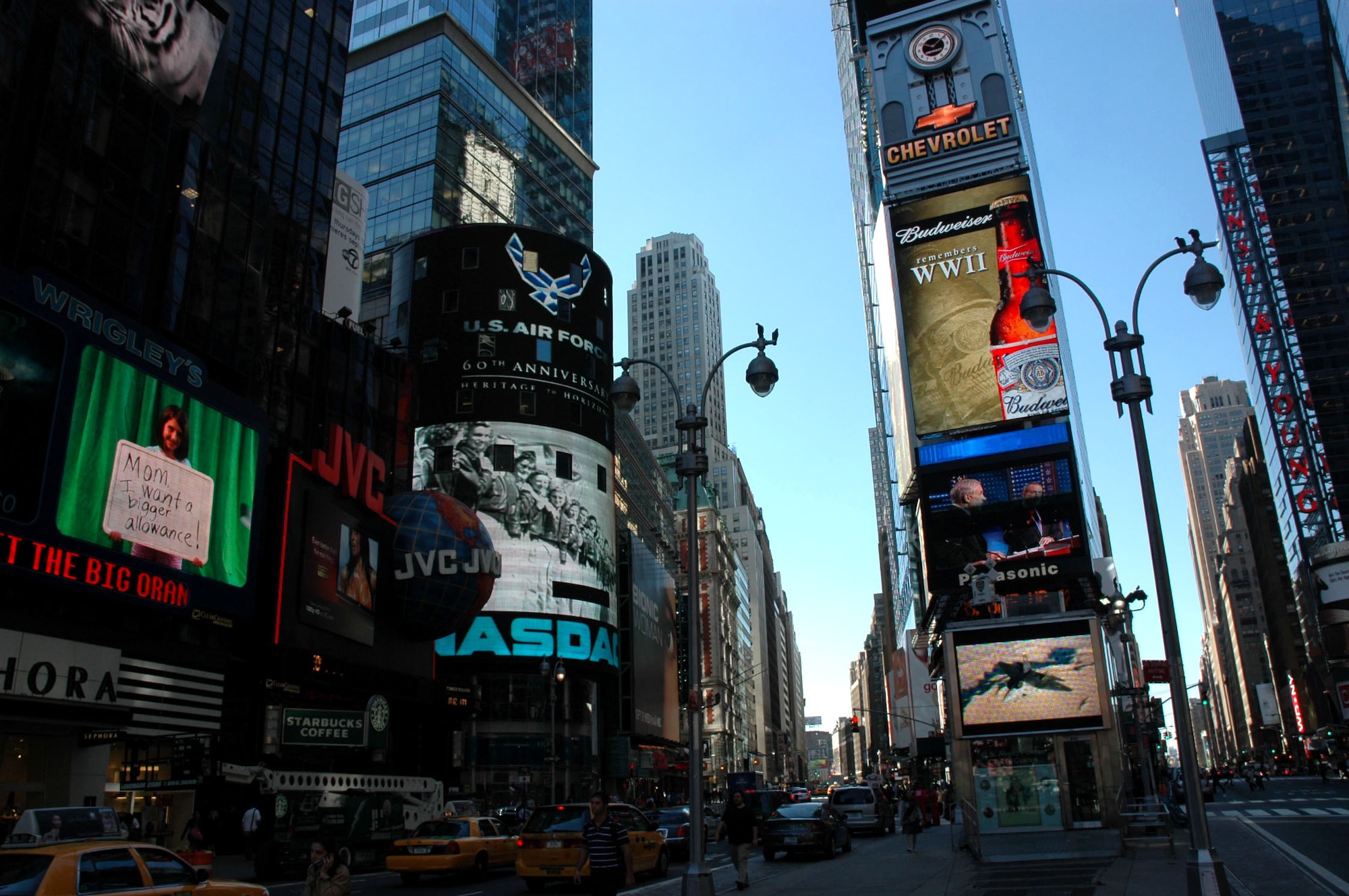 New York City offers the Air Force a 60th birthday salute in Times Square Sept. 18, courtesy of the Nasdaq stock market and Reuters news service. The companies displayed the Air Force graphics throughout the day to mark the occasion. (U.S. Air Force photo/Maj. John Thomas)
