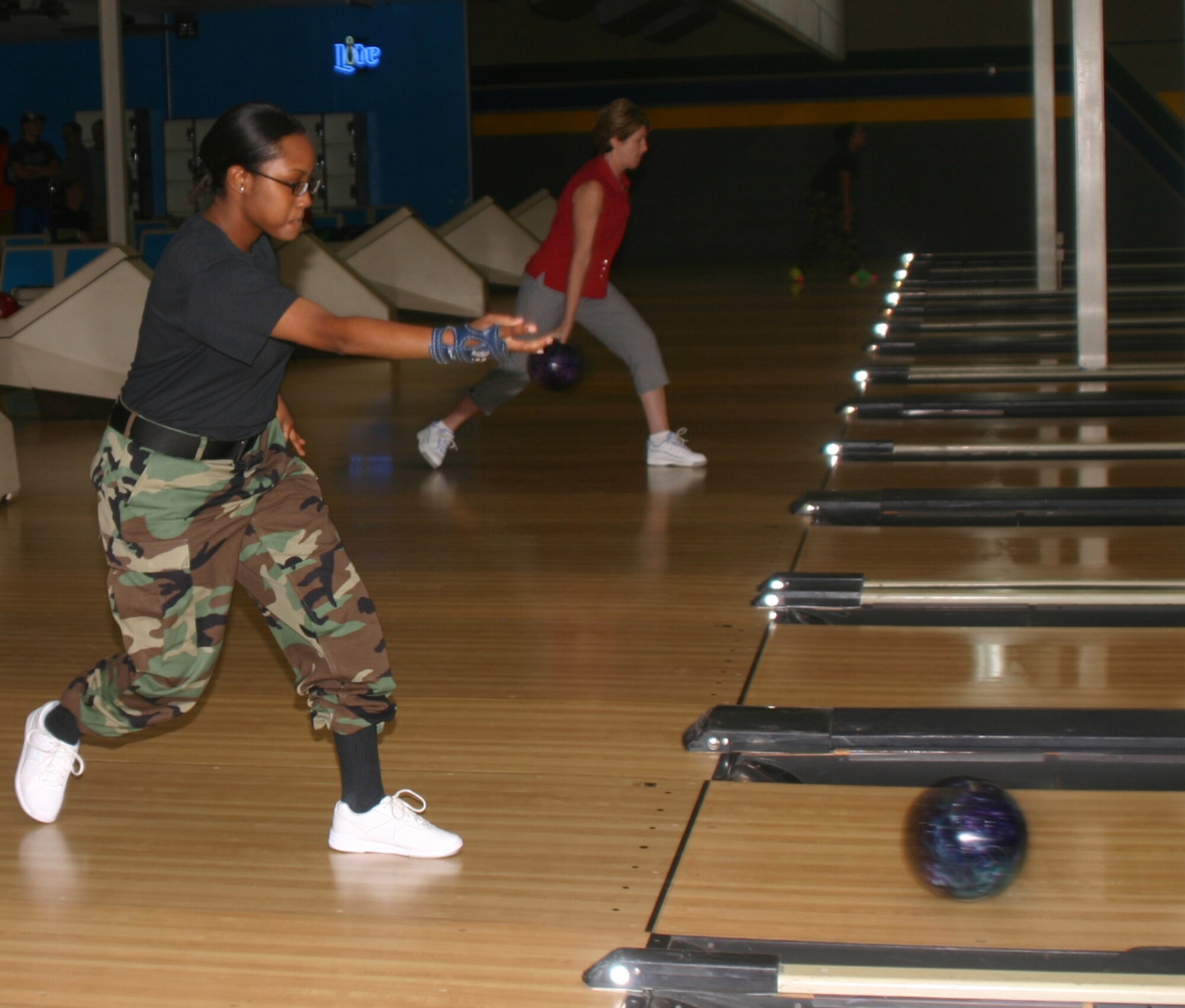 Senior Airman Kamesha Pickett, left, of the 882nd Training Group, and Carol Wall of the 361st Training Squadron participate in the Combined Federal Campaign Bowl-a-Thon Sept. 14 to help raise money for the North Texas United Way. The two-day event generated $1,500 for the charity. (U.S. Air Force photo/Staff Sgt. Tonnette Thompson)
