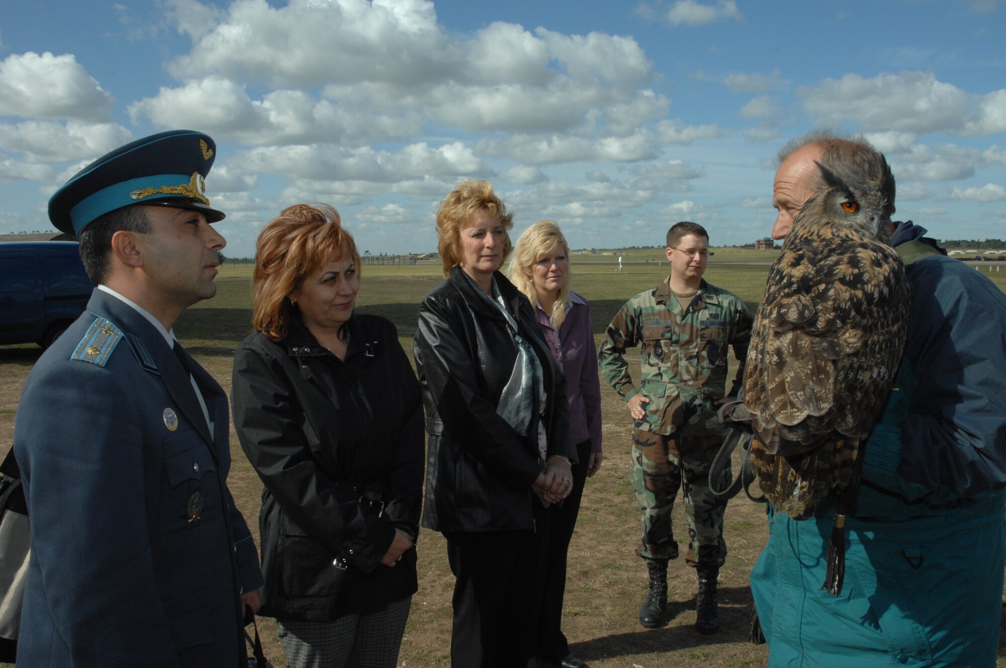 A contingent of the Bulgarian Air Force visited RAF Lakenheath Sept. 18. A portion of their visit included a birds of prey demonstration, conducted by Keith Mutton and 1st Lt. Daniel Hall, both of the 48th Operations Support Squadron. Left to right, Bulagarian Air Force Maj Radostin Dimitrov; Danka Simeonov, wife of Chief of Bulgarian Air Force Headquarters, Lt. Gen. Simeon Simeonov; Mary Bishop, wife of 3rd Air Force commander, Lt. Gen. Robert Bishop and Jenni Hesterman, wife of 48th Fighter Wing commander Brig. Gen. John Hesterman. The birds of prey keep local runways free of other birds to ensure the safety of aircraft. (U.S. Air Force photo by Airman 1st Class John Easterling)