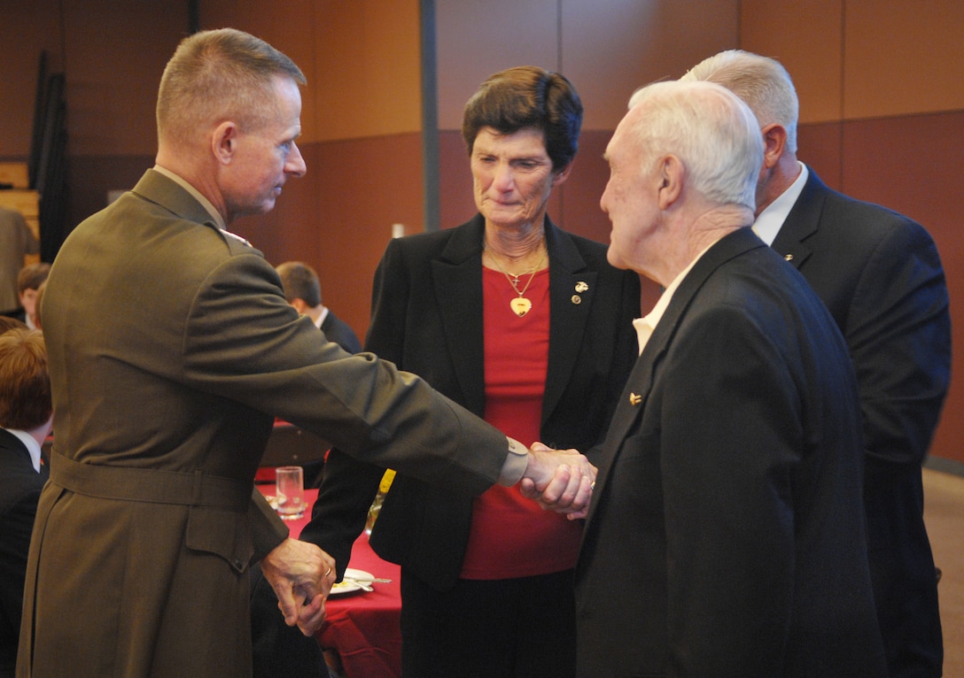 Marine Gen. Peter Pace, chairman of the Joint Chiefs of Staff, meets