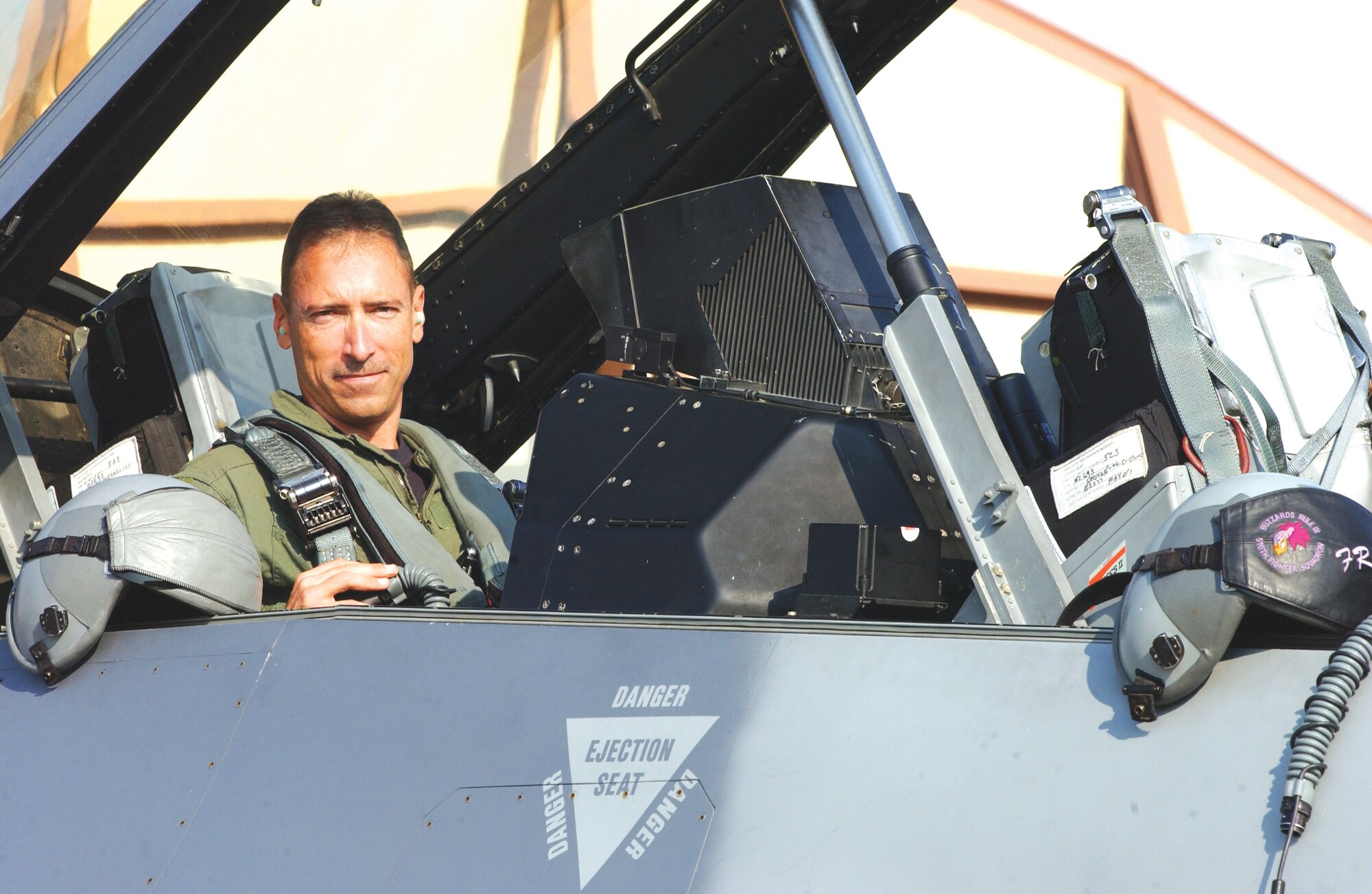 AVIANO AIR BASE, Italy--Senior Master Sgt. Gregory Bobzin, a production supervisor with the 31st Aircraft Maintenance Squadron, received an F-16 incentive flight Sept. 14. Sergeant Bobzin is one of two Airmen to win the 2007 General Lew Allen Jr. Trophy. ( U.S. Air Force photo by Airman First Class Nathan Doza)