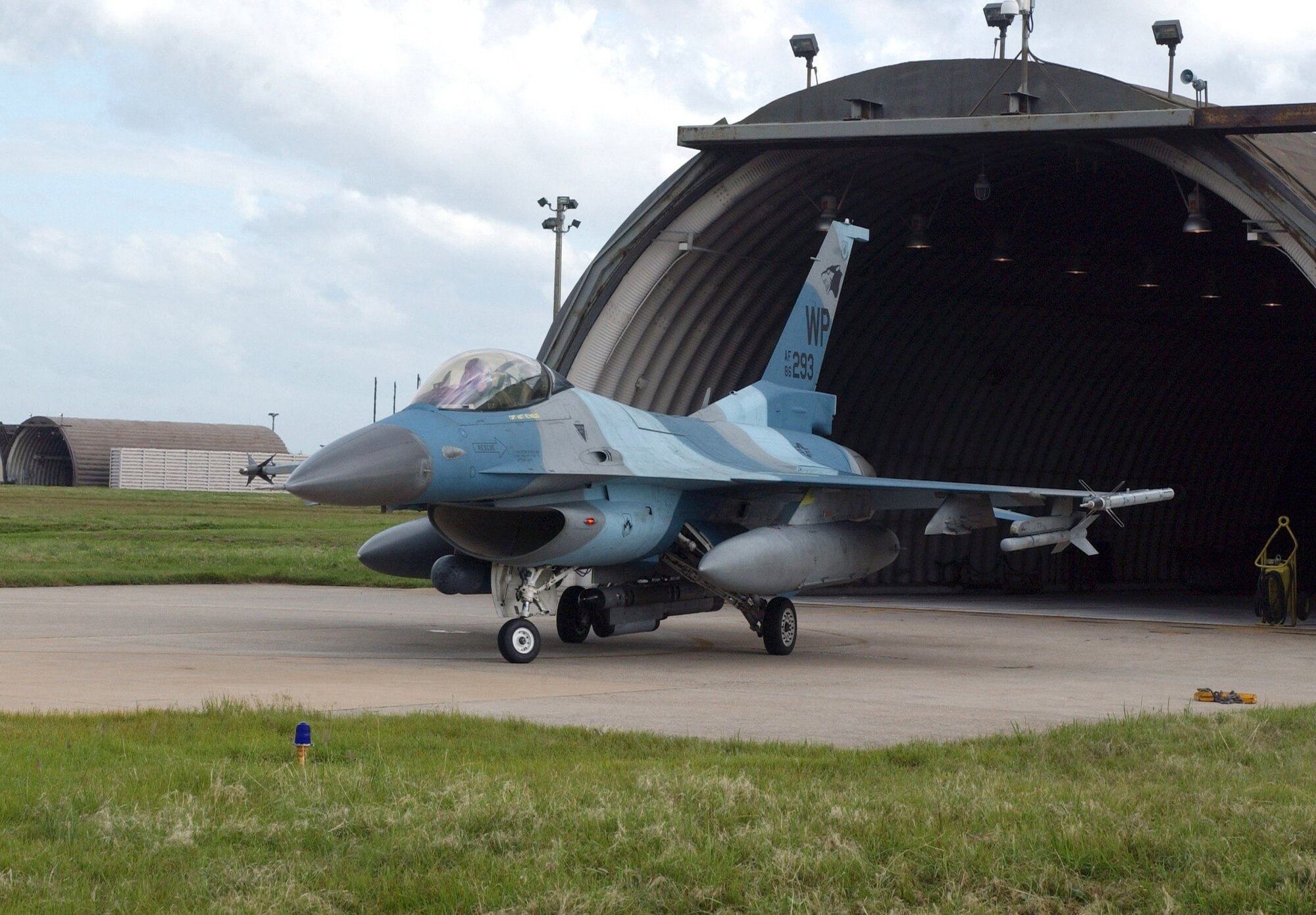 KUNSAN AIR BASE, South Korea -- Lt. Col. Mark Kling brings his F-16 Fighting Falcon to a halt after reaching the 2,000-flight hour mark Sept. 20 here. According to the Web site www.f-16.net, more than 500 F-16 pilots world-wide have achieved the 2,000 hour flying distinction in the "Viper," as the aircraft's known to those who fly it. After climbing down the ladder of the aircraft, Colonel Kling said "I've been flying for a long time, and the one thing that's remained constant are the pilots that fly them. It's been an honor to fly along side them." Colonel Kling is the 8th Operations Group deputy commander. (U.S. Air Force photo/Senior Airman Steven R. Doty)                    