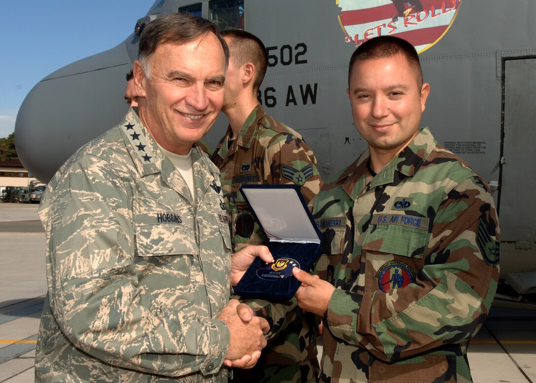 Gen. Tom Hobbins, U.S. Air Forces in Europe commander, presents Staff Sgt. Jesus Samaniego, 86th Air Maintenance Squadron, communication and navigation technician, with the ACE award September 19. The 86 Maintenance Group's Maintenance Team took second of 23 at the 2007 AMC RODEO competition. (U.S. Air Force Photo by Airman 1st Class Kelly LeGuillon) 