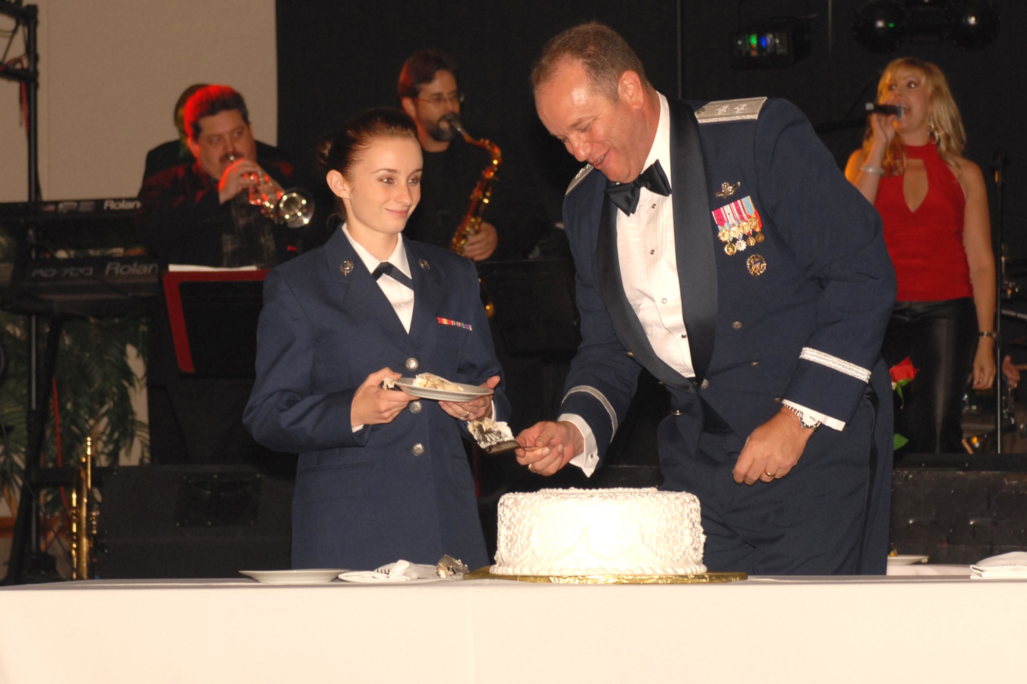 Maj. Gen. Philip Breedlove, Pentagon Strategic Plans and Policy vice director,
and Airman Basic Kaitlyn Rollis, 56th Operations Support Squadron air traffic
controller, perform the cake cutting ceremony at the Air Force Ball Saturday at
the Glendale Civic Center. It is Air Force tradition for the most senior and junior
members to participate in this ceremony to mark the beginning of the evening’s
festivities. See Page 19 for full story. (Photo by Tech. Sgt. Ian Dean)