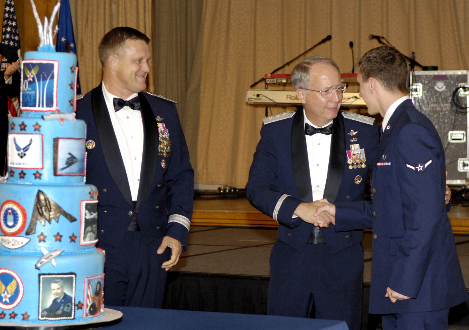 Cake cutting at the ball