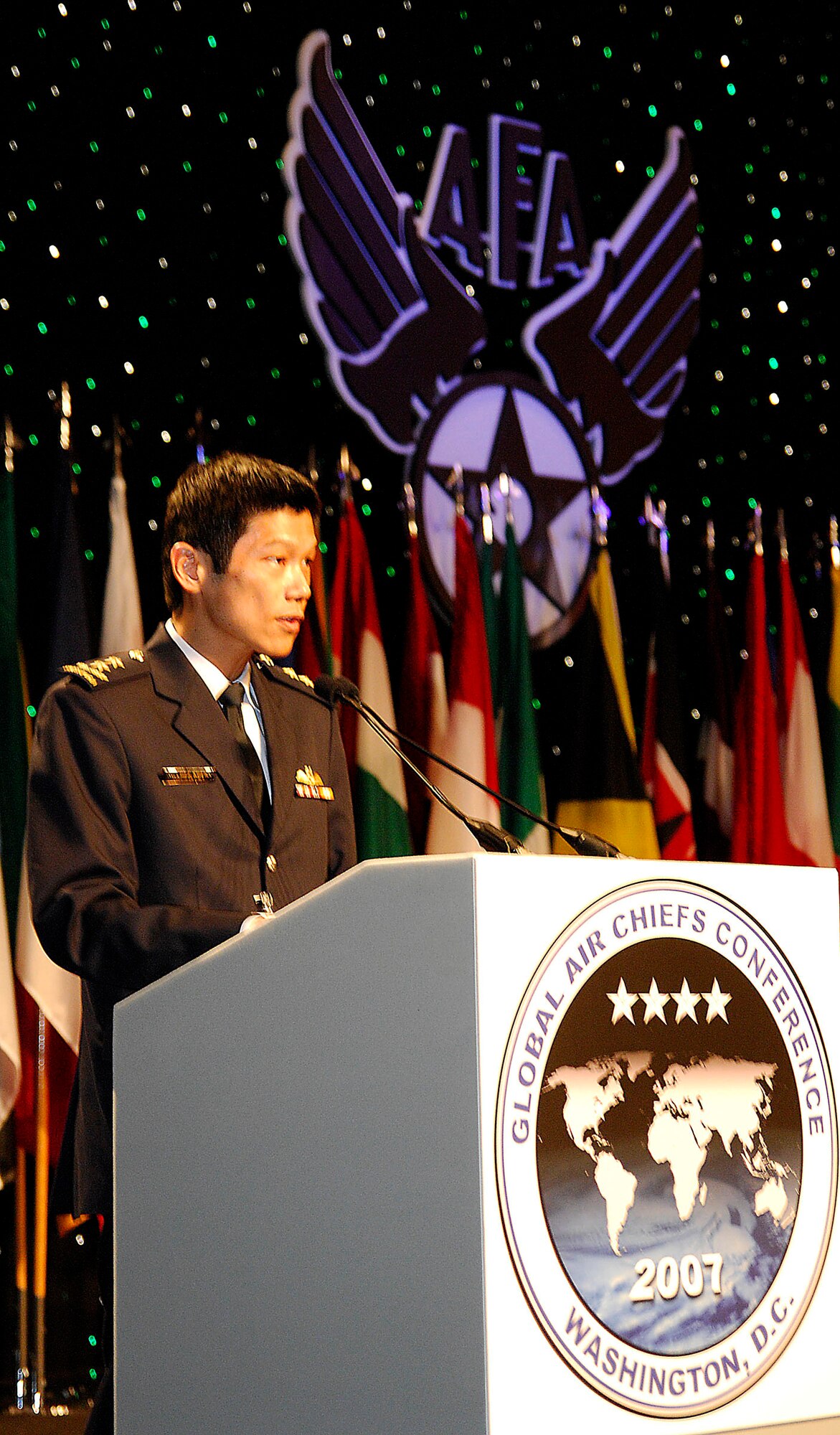 Maj. Gen. Ng Chee Khern addresses more than 90 international air chiefs during the Global Air Chiefs Conference forum Sept. 25 in Washington. Three forums are being held to discuss air power issues across the globe. Hosted by Gen. T. Michael Moseley, the conference runs concurrently with the Air Force Association's Air & Space Conference and Technology Exposition. General Ng is the Republic of Singapore air force chief. General Mosley is the U.S. Air Force chief of staff. (U.S. Air Force photo/Mike Paussic) 