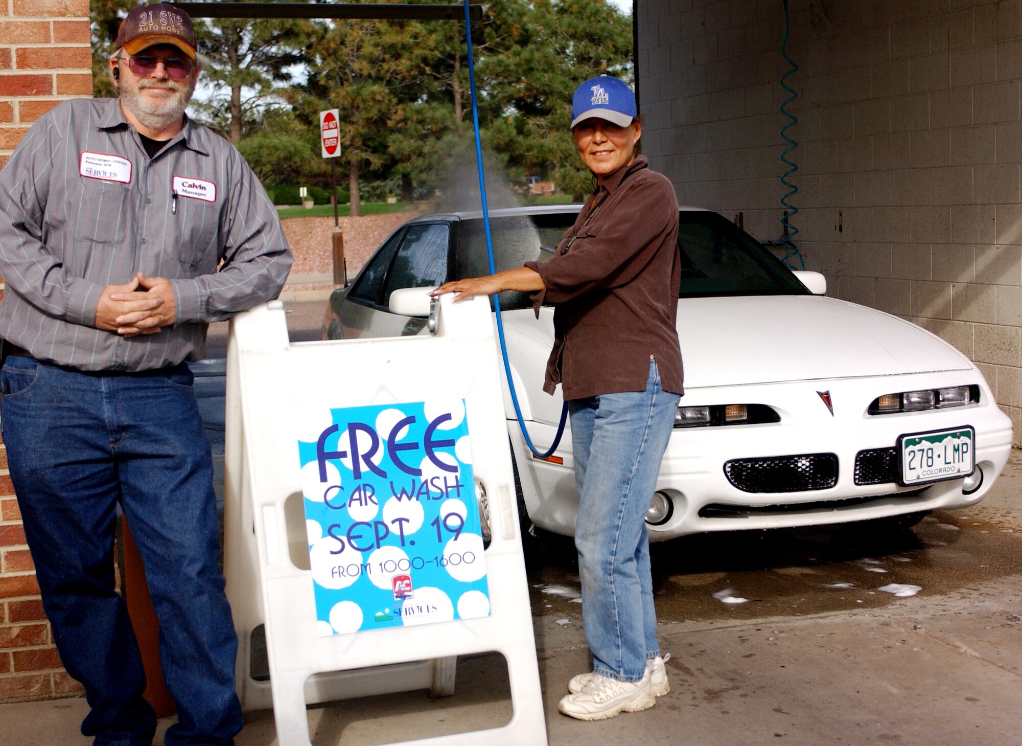 The 21st Services Squadron offered free car washes Sept. 19. Here, Calvin Gammon, Auto Hobby Center manager, welcomes Ms. Yolanda Cary, one of the more than 100 people who took advantage of the free wash. The Auto Hobby Center also hosts free parent-teen driving seminars and winter driving seminars. The next winter driving seminar is 5:30 p.m. Nov. 14 at the base auditorium, taught by MasterDrive. For information and to register, call 556-4481. (U.S. Air Force photo)