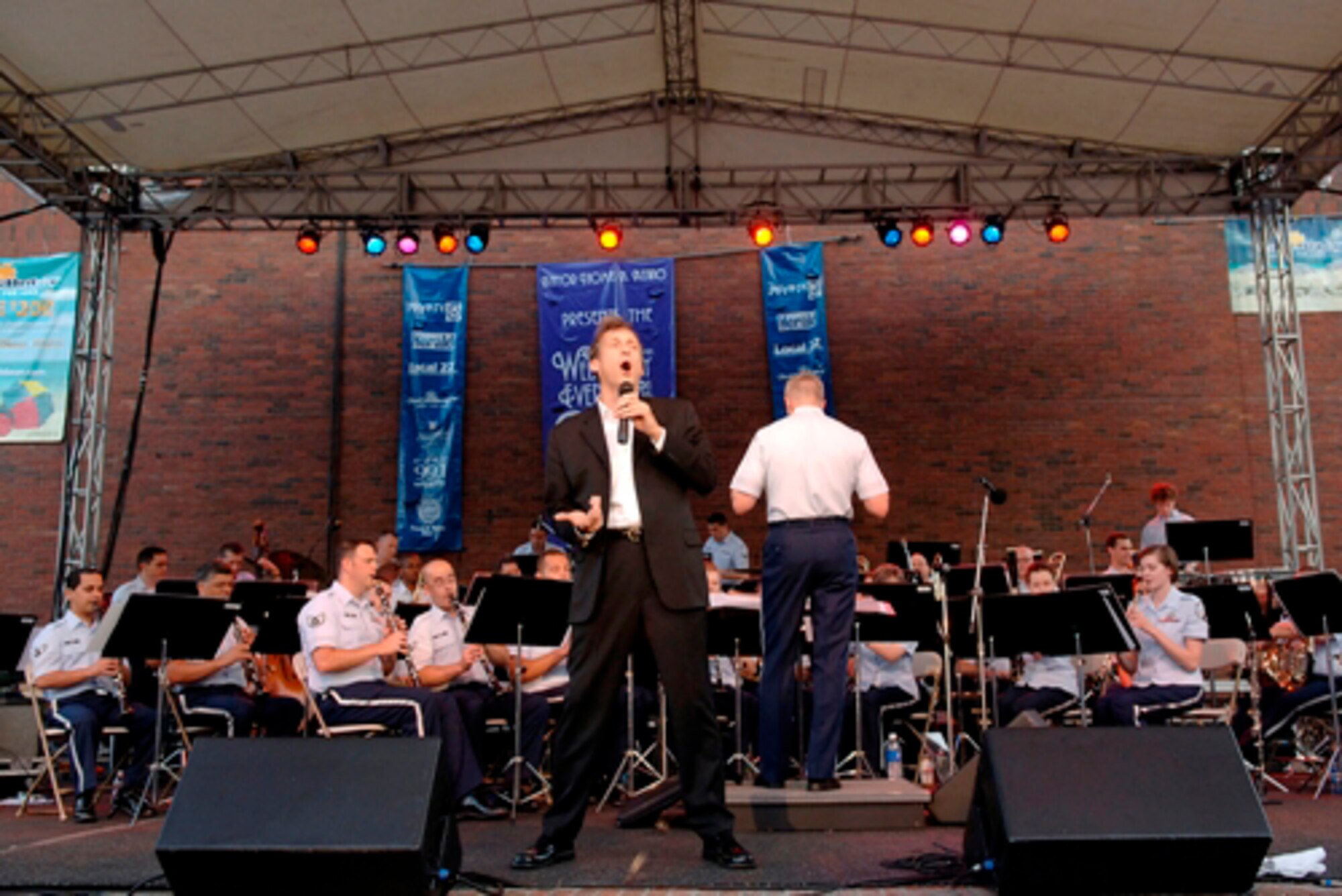 Gregg Edelman sings with the USAF Band of Liberty