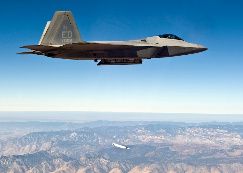 F 22 Performs First Drop Of Small Diameter Bomb U S Air