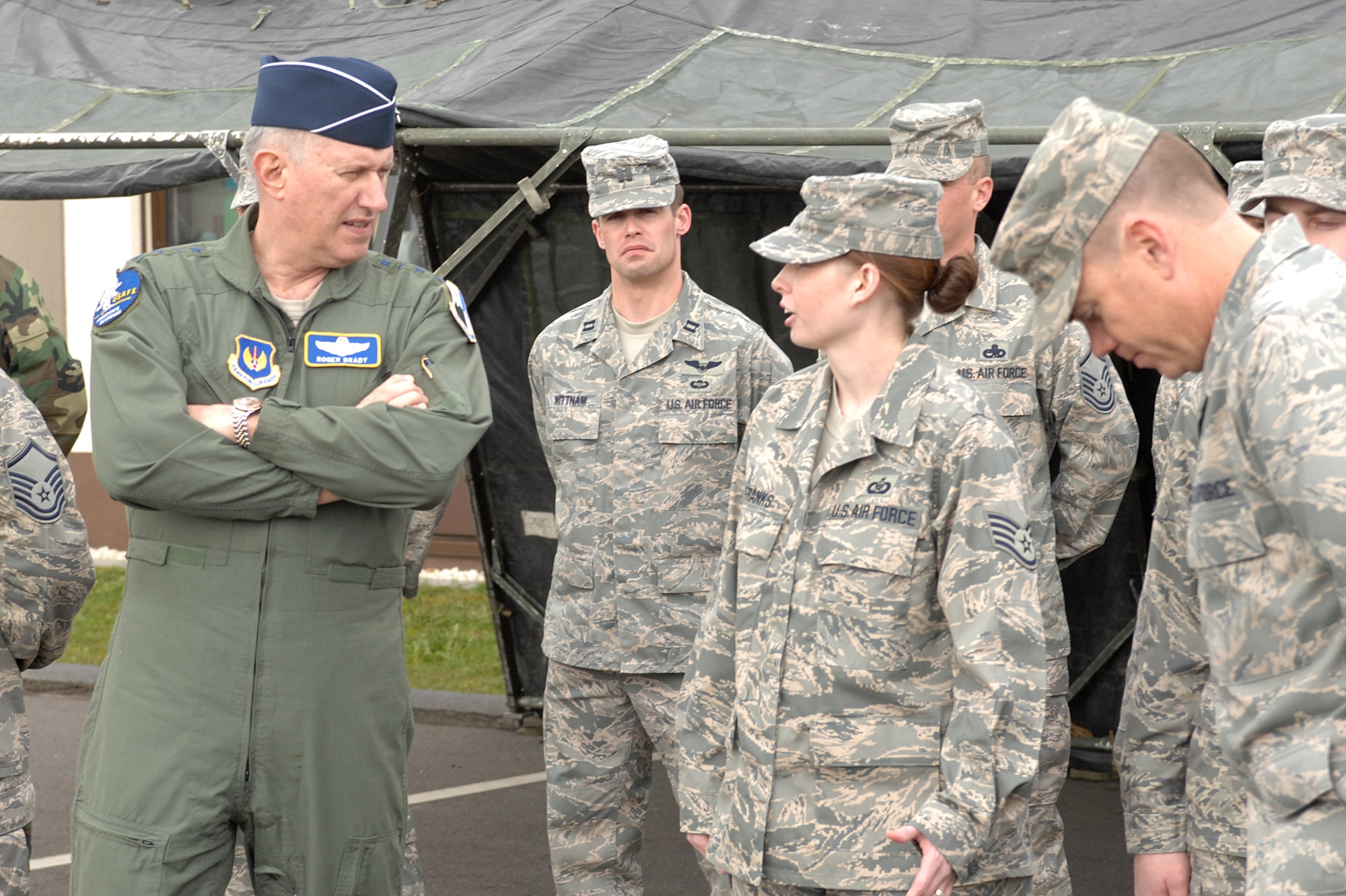 SPANGDAHLEM AIR BASE, Germany – Gen. Roger Brady, U.S. Air Forces in Europe Commander, chats with Staff Sgt. Christina Franks, 606th Air Control Squadron, during his visit to Spangdahlem AB, March 31, 2008.  (U.S. Air Force photo/Staff Sergeant Kristin A. Ruleau)