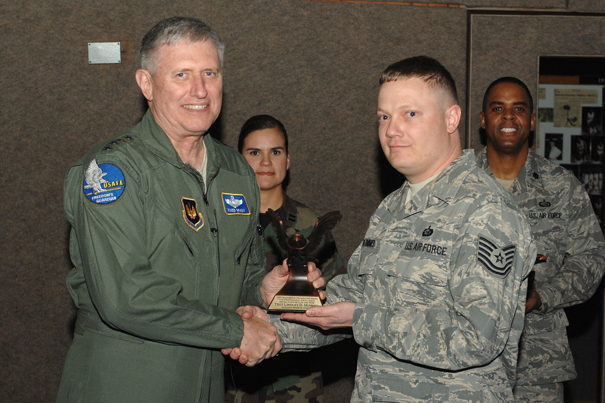 SPANGDAHLEM AIR BASE, Germany – Gen. Roger Brady, U.S. Air Forces in Europe Commander, presents the 2007 Manpower and Organization Award for Professional Excellence Installation NCO of the Year award to Tech. Sgt. Lindley Hummel during his visit to Spangdahlem AB March 31, 2008.  Sergeant Lindley is assigned to the 52nd Mission Support Squadron at Spangdahlem AB.  (U.S. Air Force photo/Staff Sergeant Kristin A. Ruleau)