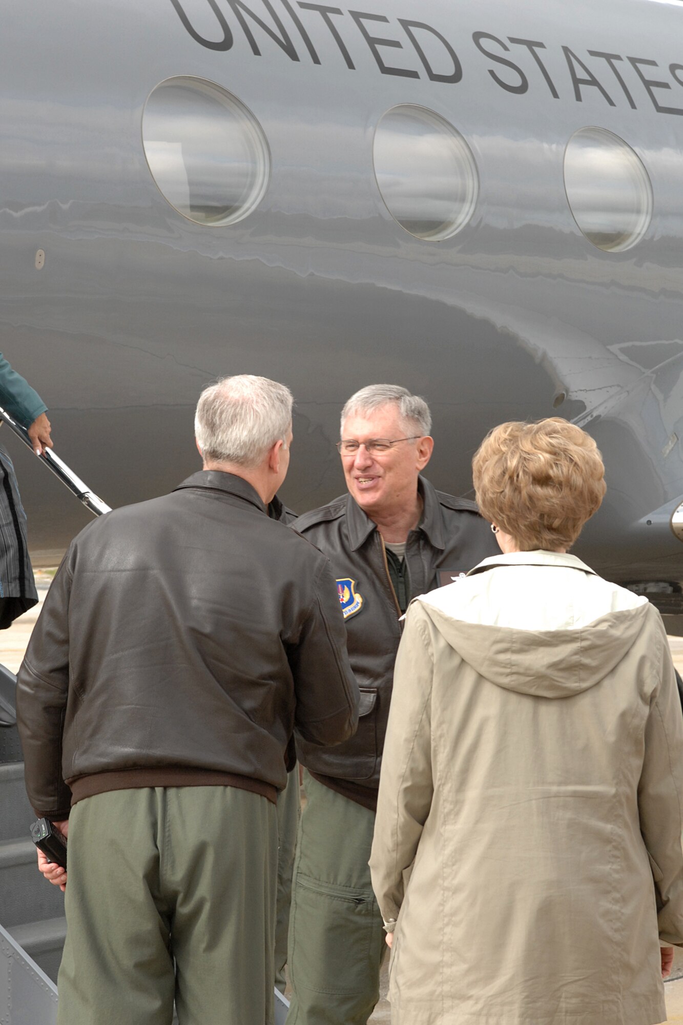 SPANGDAHLEM AIR BASE, Germany – Gen. Roger Brady, U.S. Air Forces in Europe Commander, greets Col. Thomas Feldhausen, 52nd Fighter Wing commander, on his first visit to Spangdahlem AB, March 31, 2008, since becoming COMUSAFE.  (U.S. Air Force photo/Staff Sergeant Kristin A. Ruleau)
