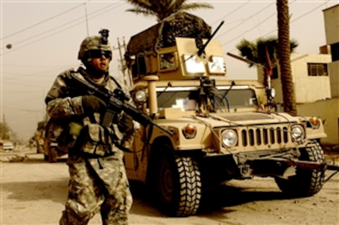 U.S. Army Pfc. Angel Marrero, assigned to 2nd Platoon, Bravo Battery, 5th Battalion, 25th Field Artillery Regiment, 4th Brigade Combat Team, 10th Mountain Division, conducts a patrol in Karadah, Iraq, on March 19, 2008.  