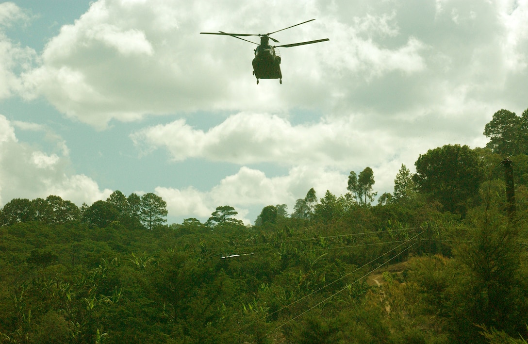 A Chinook helicopter carrying distinguished visitors and Honduran media prepares to land at the opening ceremony for Beyond the Horizon 2008 April 1.