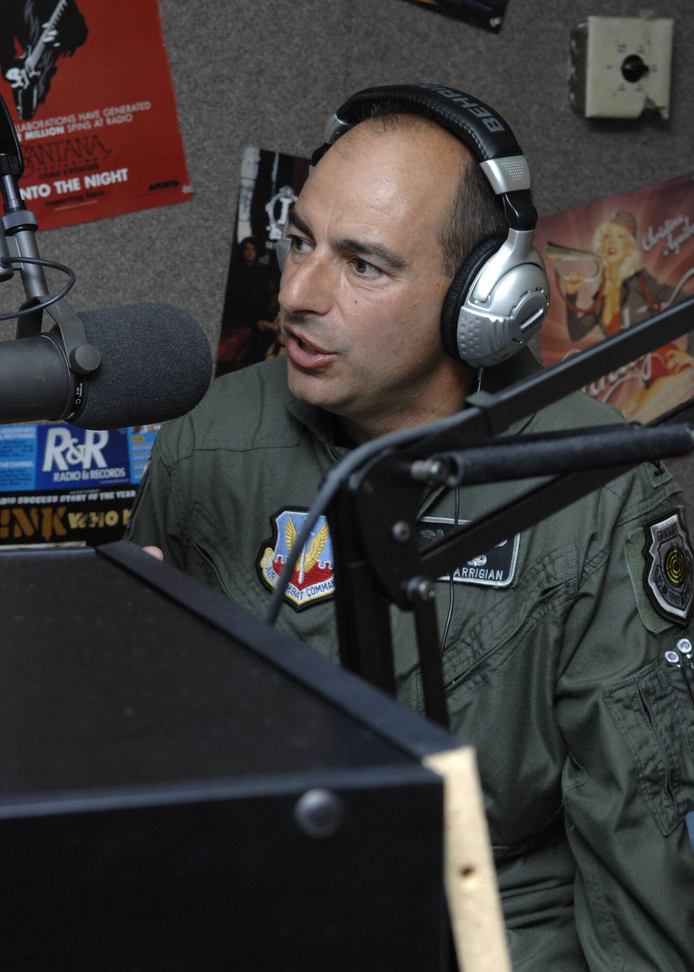 49th Fighter Wing Commander Colonel Jeff Harrigian talks to 94.3 Kyee, radio personality, Double J during the Commander's Corner on Apr. 4, 2008. (U.S. Air Force photo by Airman 1st Class Rachel A. Kocin)