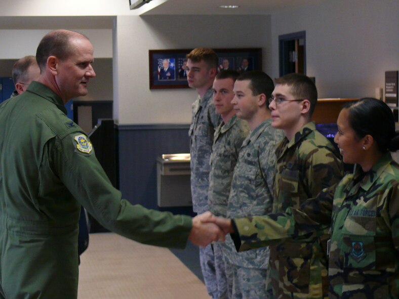 Col. Jeffrey Stephenson, 62nd Airlift Wing commander, meets 62nd Aerial Port Squadron Airmen during a recent visit. (U.S. Air Force photo/2nd Lt. Heather Boos)