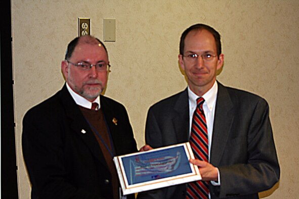 Mr. John “Casey” Lengyel, 911th Airlift Wing Budget Analysis, receives the 2008 Combined Federal Campaign Local Hero Award from Mr. Michael Palus, U.S. District Court, Jan. 10, 2008 at the CFC awards luncheon in downtown Pittsburgh. (U.S. Air Force Reserve photo/Staff Sgt. Nicol Sabol) 
