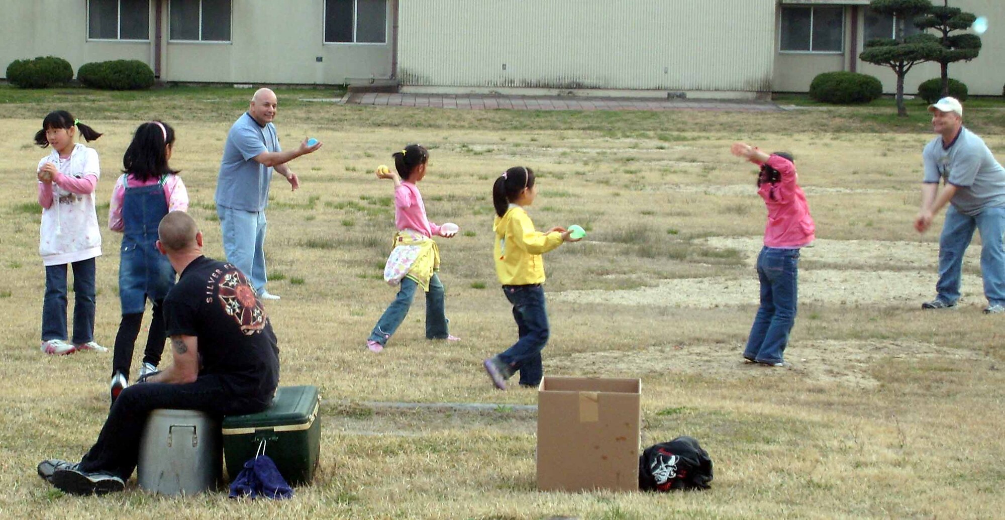 Gwangju Air Base, Republic of Korea -- Members from the 607th Material Maintenance Squadron, Detachment 1 play a game of water balloon toss with children from the Song-Bin-Yo-Sa orphanage during the squadron’s Easter party April 4. During the party, squadron members played games such as egg race, wheel barrow race and double-dutch jump rope with the children. (U.S. Air Force photo/Pak, Ki Hyon)