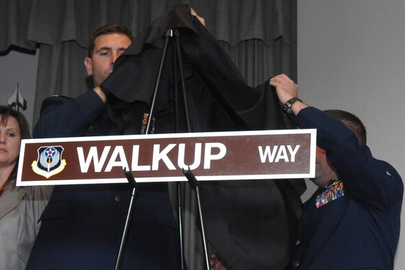 Lt. Col. Vincent Becklund, 20th Special Operations Squadron commander, unveils a street sign that honors Staff Sgt. Thomas Walkup Jr., during a ceremony at the 20th SOS March 25. (U.S. Air Force photo/Senior Airman Stephanie Jacobs)