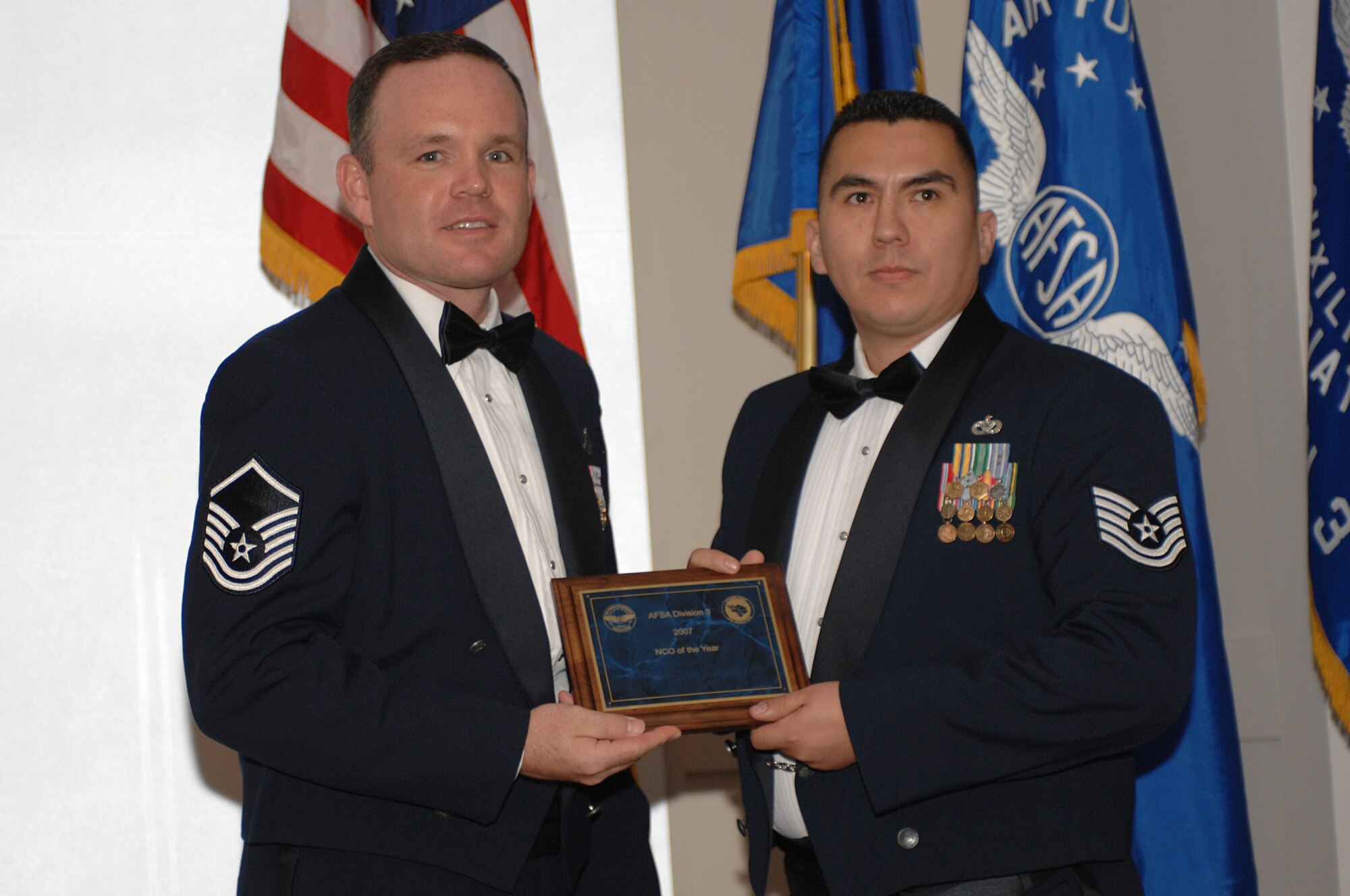 LANGLEY AIR FORCE BASE, Va. -- Master Sgt. David Stinard, Air Force Sergeants Association Division 3 communications trustee, presents Tech. Sgt. Cesar Medina, 10th Intelligence Squadron noncommissioned officer in charge of power production, the award of AFSA Division 3 Noncommissioned Officer of the Year. The award was presented at AFSA’s Annual Awards and Installation Banquet in Newport News, Va., April 5. The banquet concluded the three-day AFSA Convention and Professional Airman’s Conference. (U.S. Air Force photo/Tech. Sgt. April Wickes)
