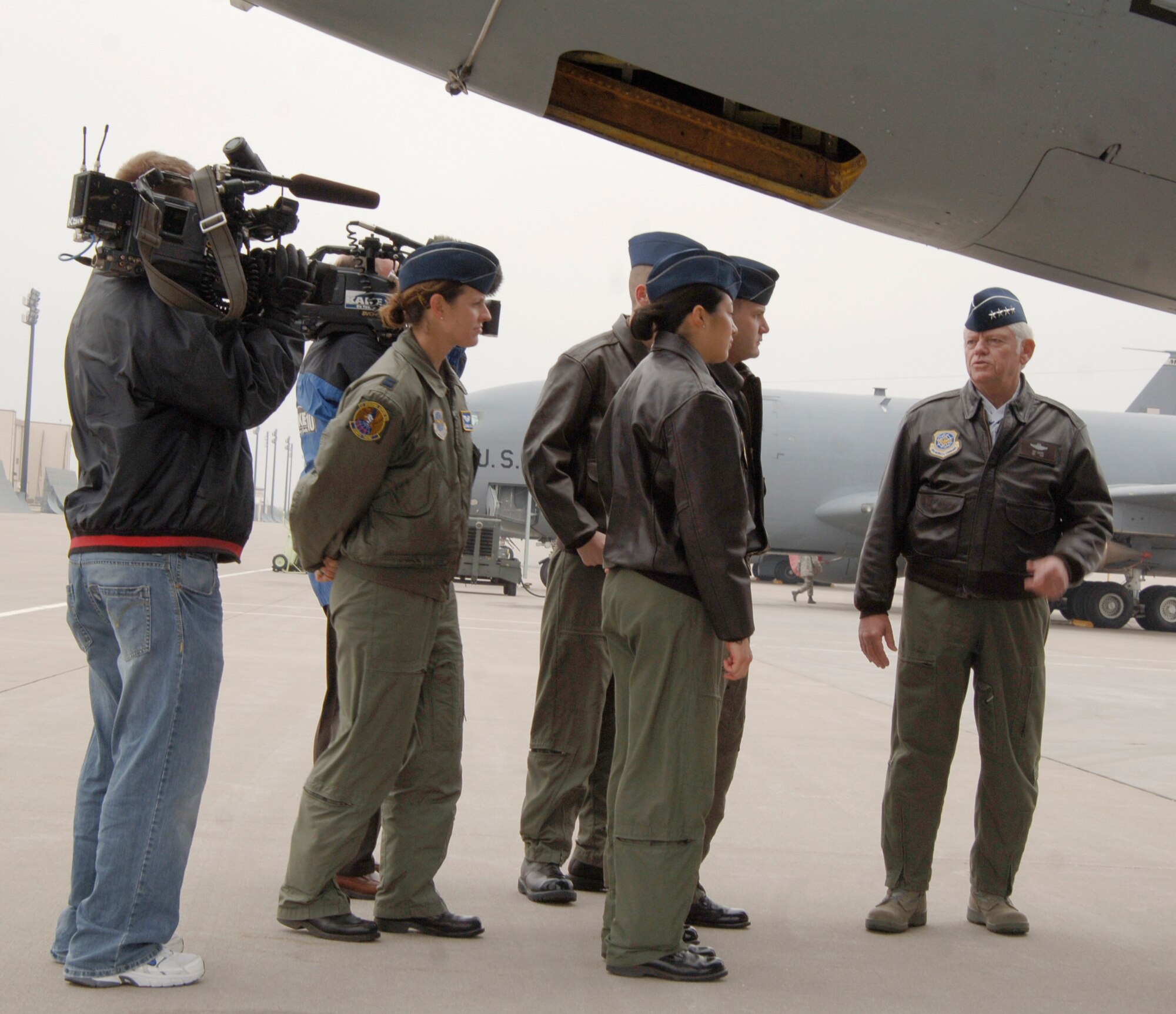 MCCONNELL AIR FORCE BASE, Kan. -- Gen. Arthur J. Lichte, right, Air Mobility Command commander, Scott Air Force Base, Ill., talks with Team McConnell members here April 9 about the aging KC-135 Stratotanker during an interview with local media representatives. The general visited McConnell April 7 to 9. (Photo by Senior Airman Roy Lynch III)
