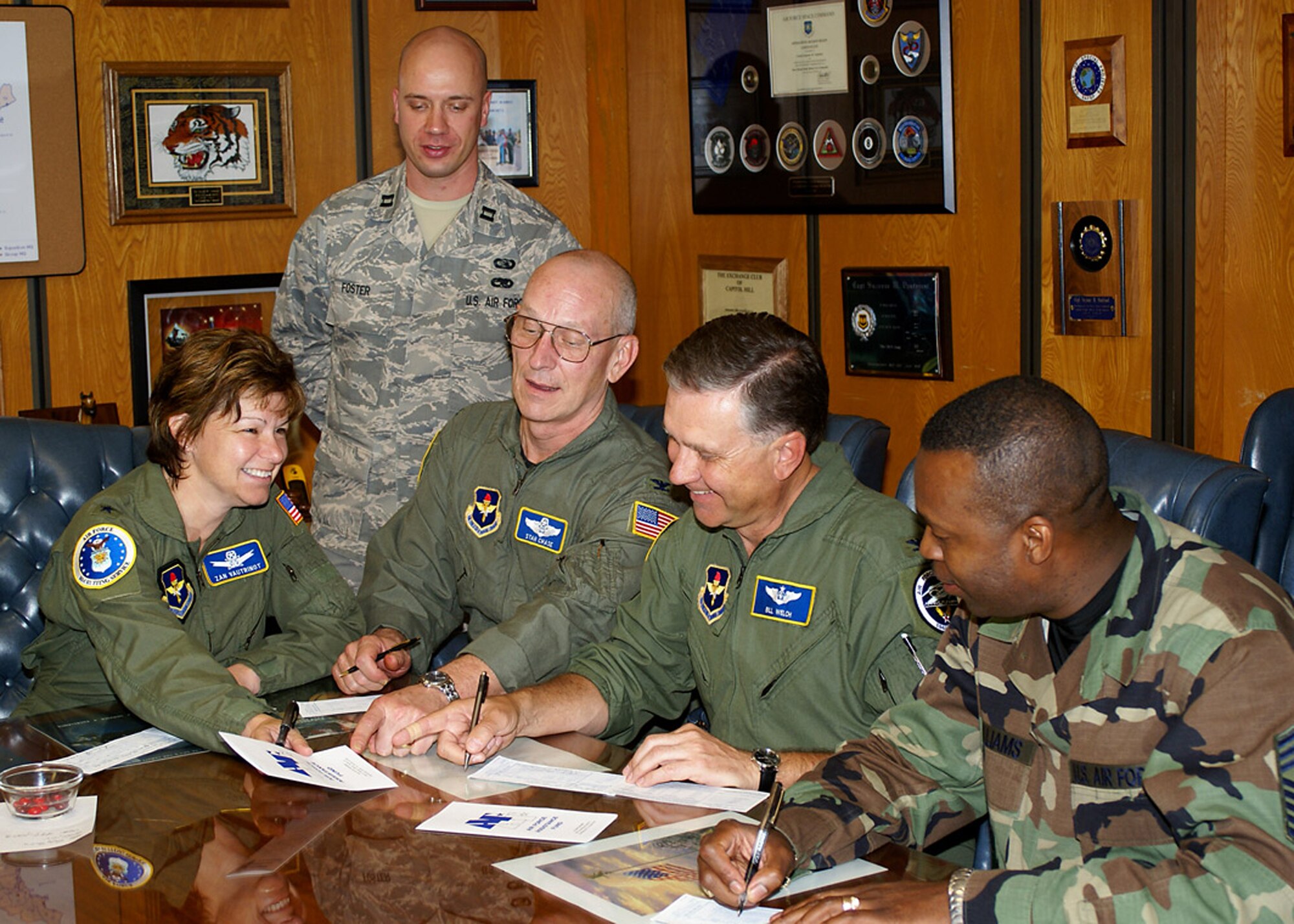Brig. Gen. Suzanne Vautrinot, Air Force Recruiting Service commander at Randolph Air Force Base, Texas, helps Capt. Daniel Foster, second from left, kick off headquarters' Air Force Assistance Fund 2008 campaign April 8 with her donation to assist Air Force families in need. AFRS leaders Col. Stan Chase, center, vice commander; Col. William Welch, mobilization assistant, and Command Chief Master Sergeant Reginald Williams, far right, prepare to complete their AFAF contributions. The AFAF gives donors the option to help fund the Air Force Village Foundation, Inc., Air Force Aid Society, Inc., General and Mrs. Curtis E. LeMay Foundation and Air Force Enlisted Village, Inc. AFRS members interested in contributing to the AFAF are encouraged to contact their group or squadron project officers. (U.S. Air Force photo/Chet Delsignore)