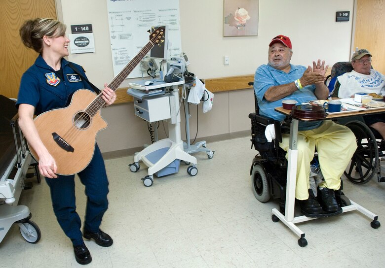 General Leads Morale Tour At Tampa Va Hospital U S Air Force