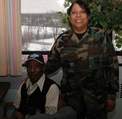 NIAGARA FALLS ARS, N.Y. -- Air Force Reserve Master Sgt. Linda Chapman is reunited 28 years later with her recruiter, Irv Bizzel at Veterans' Hospital in Buffalo, New York.  This chance encounter brought back happy memories for both recruiter and enlistee. (U.S. Air Force photo / Airman Andrew Caya)