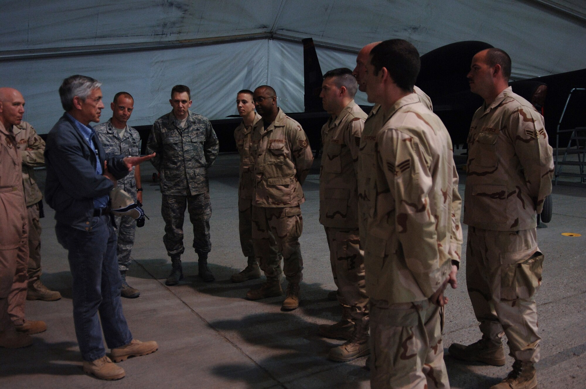 Assistant Secretary of the Air Force for Manpower and Reserve Affairs Craig Duehring talks to a group of Airmen during an April 9 visit to the 380th Air Expeditionary Wing at a base in Southwest Asia.(U.S. Air Force photo/Senior Airman Levi Riendeau) 