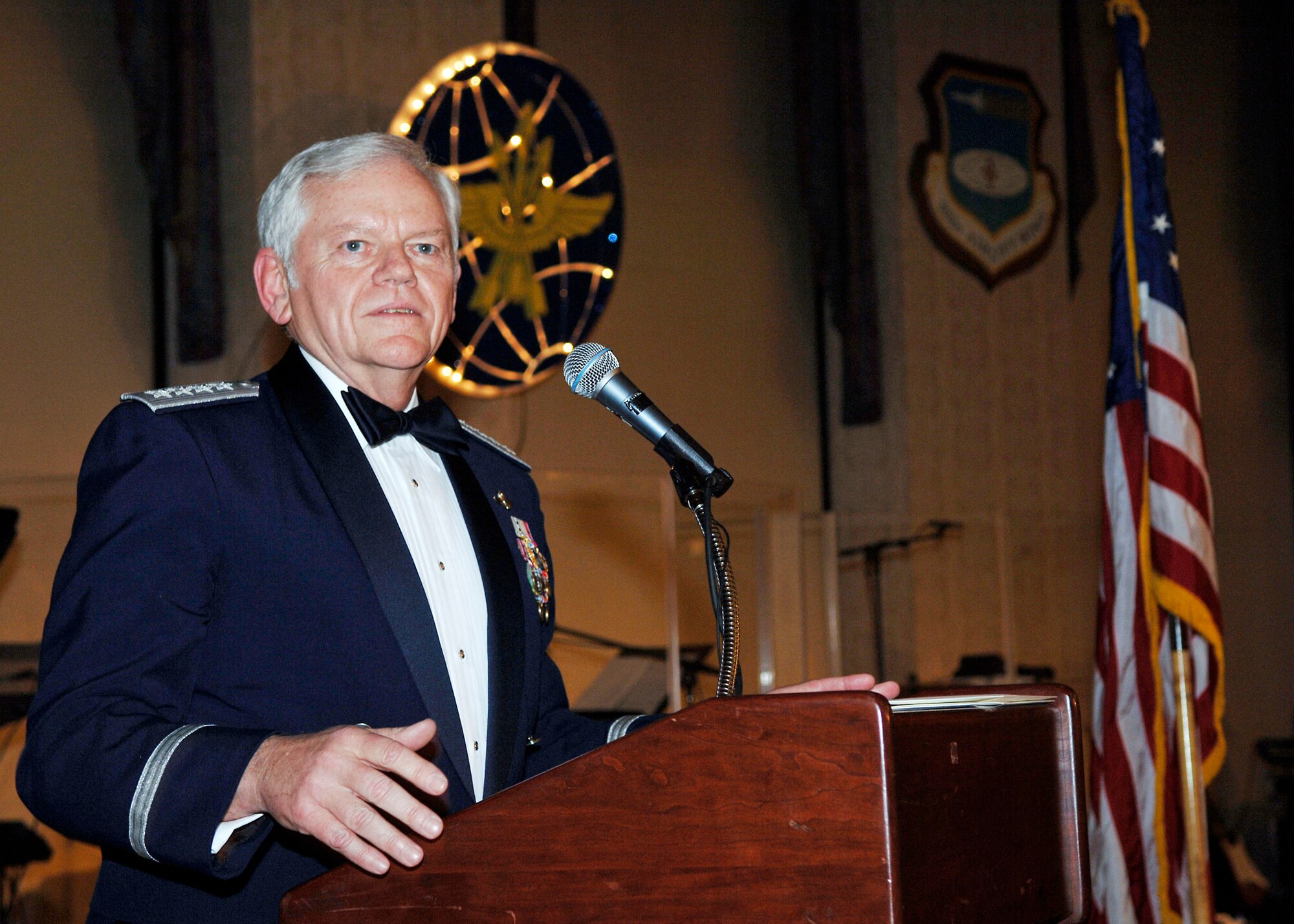 SCOTT AIR FORCE BASE, Ill. – Gen. Arthur J. Lichte, Air Mobility Command commander, gives closing remarks at the 2007 AMC Outstanding Airmen and First Sergeatn of the Year banquet held at the Scott Club. (U.S. Air Force photo/Tech. Sgt. Tony Tolley)