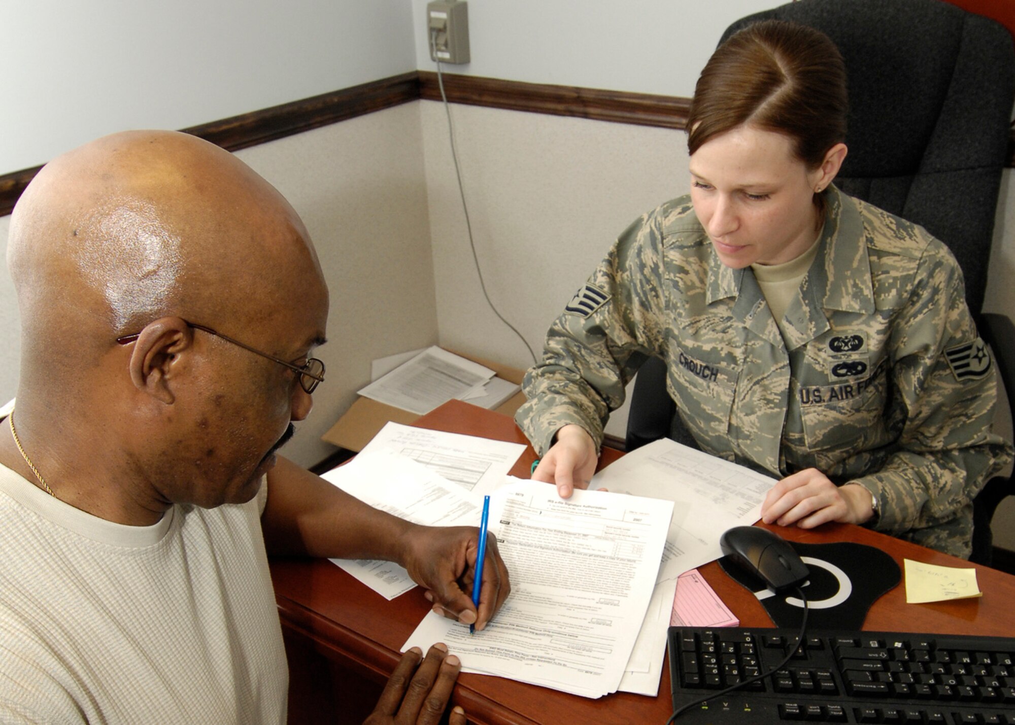 SCOTT AIR FORCE BASE, Ill. – Time is running out for last-minute tax return filers. As of last week, the Scott Tax Center has helped about 1,500 people prepare and file their taxes. Pictured above, Staff Sgt. Linda Crouch assists retiree Les Moore with his tax returns. The staff expects quite a rush within the next few days as the federal filing deadline of April 15 quickly approaches. (U.S. Air Force photo/Senior Airman Mildred Guevara)