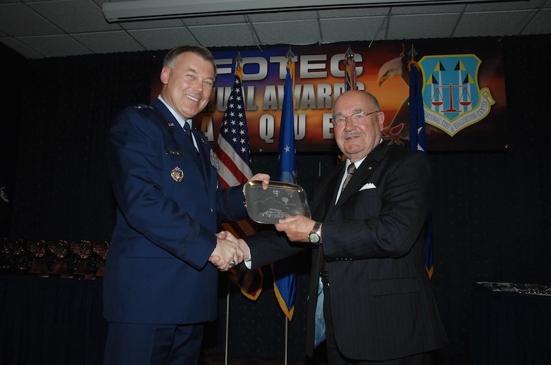 Maj. Gen. Stephen T. Sargeant, Air Force Operational Test and Evaluation Center Commander, presents Mr. Sergei I. Sikorsky an engraved tray in appreciation for being the guest speaker at the March 25, 2008 AFOTEC Annual Awards Banquet at Kirtland AFB, N.M. Mr. Sikorsky is the son of aviation pioneer Igor Sikorsky. 
