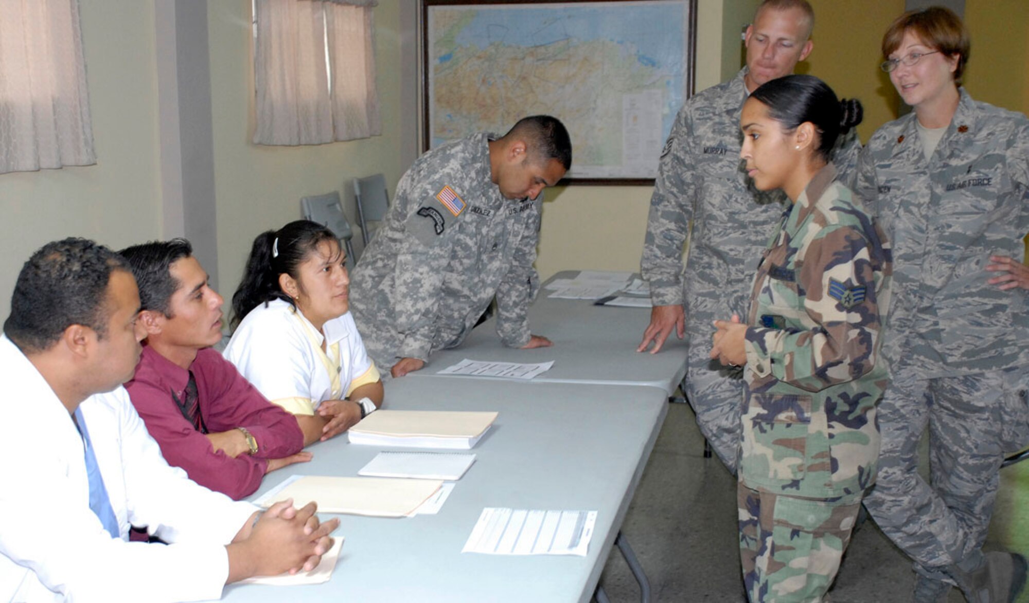 Senior Airman Yaritza Liriana, Staff Sgt. Tom Murray, Maj. Regina Paden and Army Staff Sgt. Erik Gonzalez talk with Honduran medical staff members during an information exchange April 6 at Hospital Militar Luis Alonso Discua in Honduras. The exchange was attended by more than 35 medical professionals from several public and private hospitals in the Tegucigalpa region. Airman Liriana, Sergeant Murray, Major Paden and Sergeant Gonzalez are Joint Task Force-Bravo medical element members. (U.S. Air Force photo/Tech. Sgt. William Farrow) 

