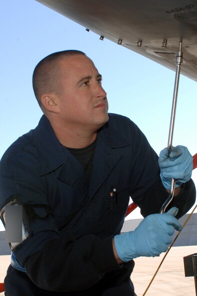 DYESS AIR FORCE BASE, Texas-- Airman 1st Class Charles Wade, 7 Aircraft Maintenance Squadron, uses a speed handle to open a hydraulic panel April 15. The crew chiefs need to open the hydraulic panel in order to service the hydraulic system on the B-1.(U.S Air Force photo by Senior Airman Felicia Juenke)