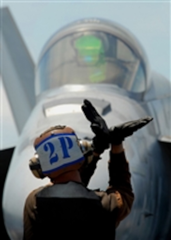 A U.S. Navy plane captain assigned to Strike Fighter Squadron 137 goes through preflight checks with the pilot of an F/A-18E Super Hornet aircraft in preparation for launch from the flight deck of Nimitz-class aircraft carrier USS Abraham Lincoln (CVN 72) on April 14, 2008.  The USS Abraham Lincoln is underway in the Pacific Ocean on a seven-month deployment to the 5th Fleet area of responsibility.  
