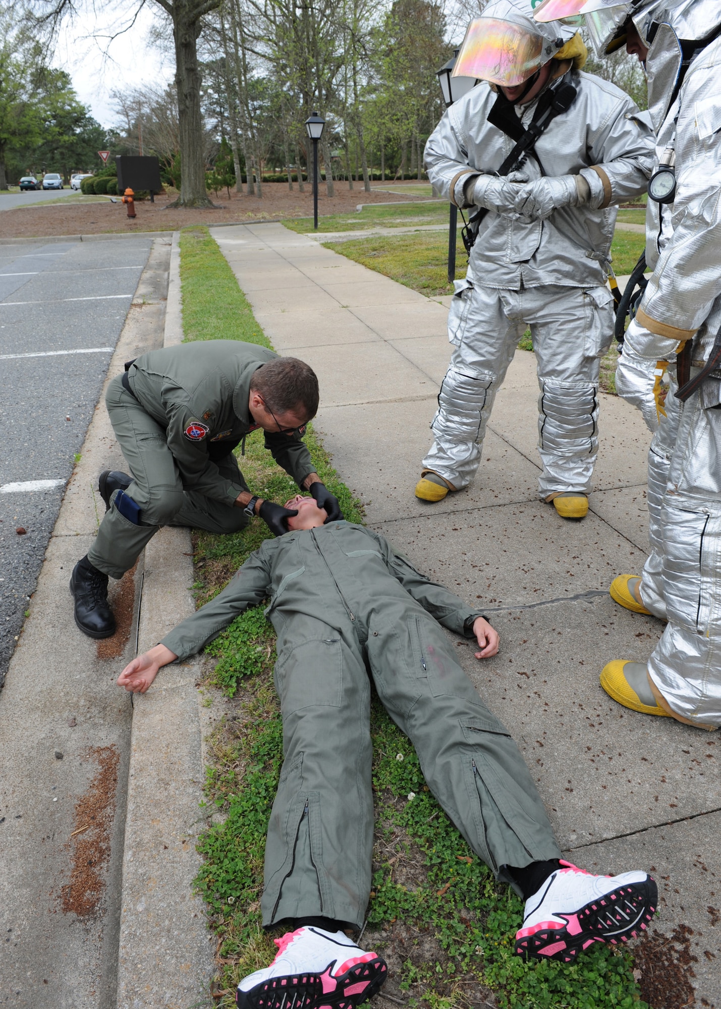 Major(Maj), Dr, David Rogers, 4th ADOS Flight Surgeon, attempts to revive a casualty during the Mass Accident Response Exercise (MARE) at Seymour Johnson AFB, North Carolina, April 9, 2008.  Maj. Rogers was participating in MARE, an annual exercise required by the 4th Medical Group.  

(US Air Force photo by Airman First Class Salma Din)(Released)
