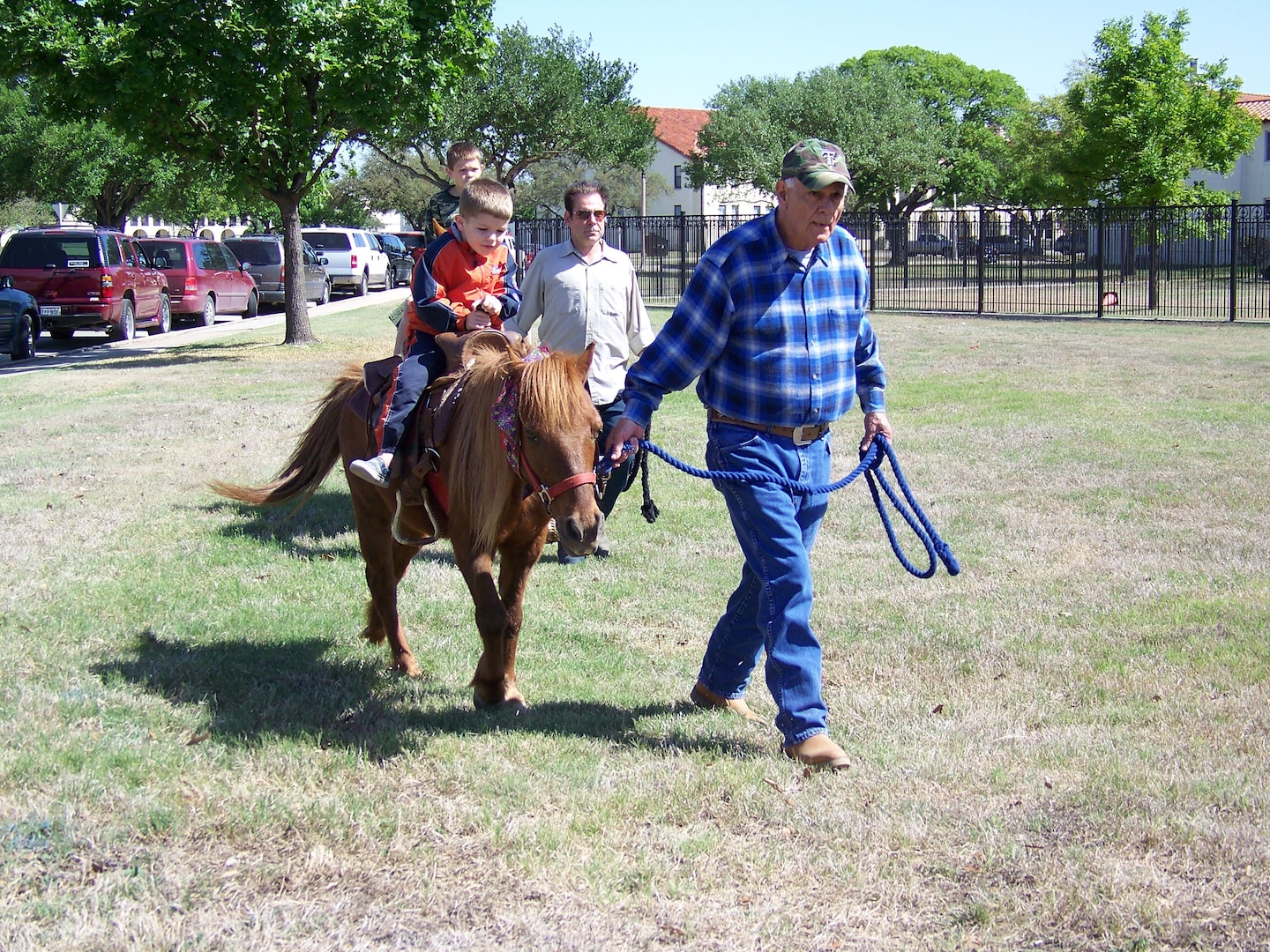 Patrick Hammond enjoys a pony ride with the help of wrangler Jim Wasaff. (Photo by Maggie Armstrong)

