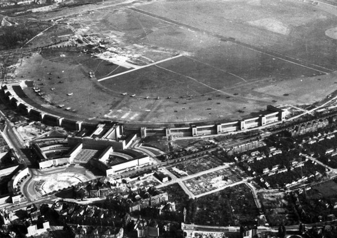 Warnweste in Gelb- Schwarz in Berlin - Tempelhof