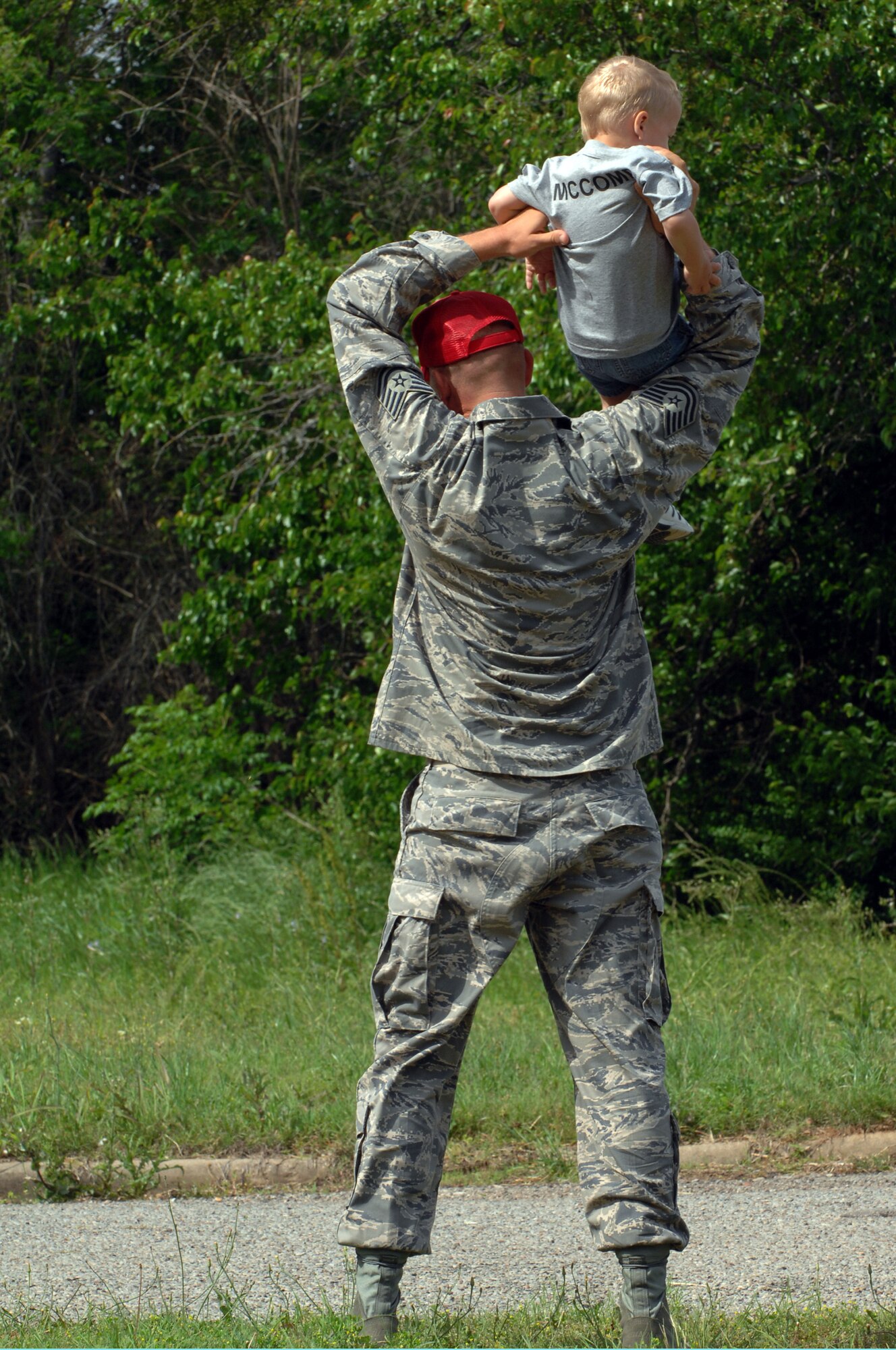 Tech. Sgt. Michael McComb of 307th RED HORSE Squadron lifts his son Jerimahe onto his shoulders near their home in Hawkins, Texas, on April 17th. A parade and award presentation was held for Sergeant McComb and Staff Sgt. Cynthia Karch who are both members of RHS recently returned from Iraq and residents of Hawkins. (U.S. Air Force photo by Airman 1st Class Joanna M. Kresge)
