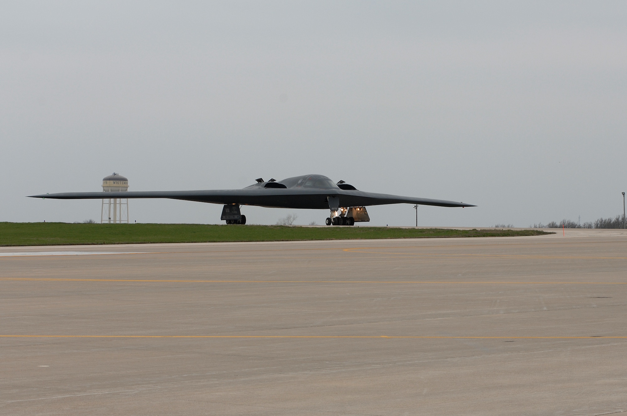 WHITEMAN AIR FORCE BASE, Mo., - The B-2 “Spirit of Florida” flown by Lt. Col. Brian Copello, mission commander, and Capt. John Avery, pilot, for a training mission Apr. 17. The B-2 returned to flying April 15 following a 53-day safety pause after the first crash Feb. 23 in Guam. (U.S. Air Force photo/Tech. Sgt. Samuel A. Park)