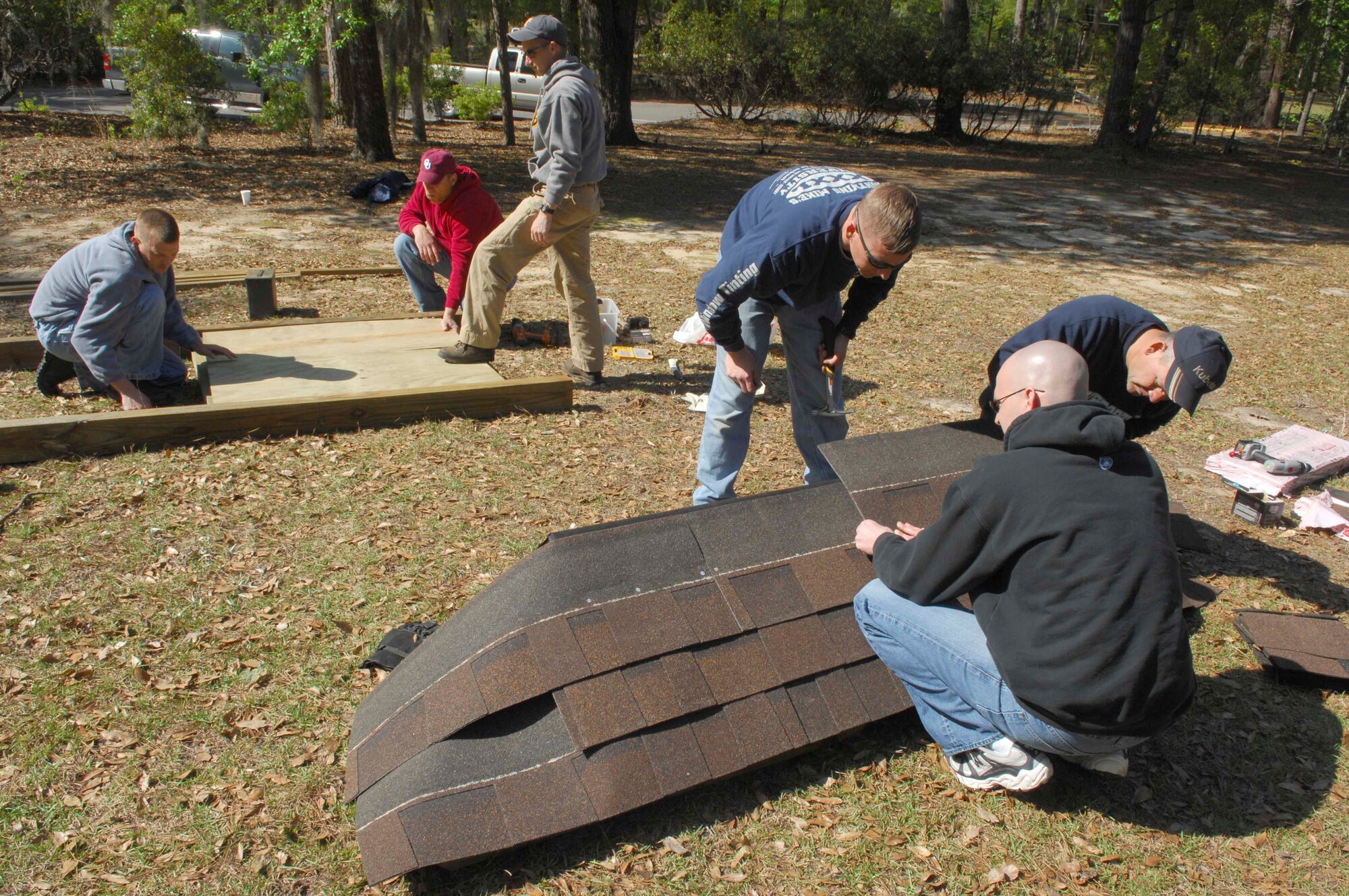 SHAW AIR FORCE BASE, S.C.--  Members from the 4th Battlefield Coordination Detachment construct an information kiosk to display a trail map at the state park trail head April,14. The 4th BCD, a 40-man unit here, is committed to a community outreach program with several projects geared towards their boots-on-the-ground mentality. (U.S. Air Force photo/Senior Airman William Coleman)
