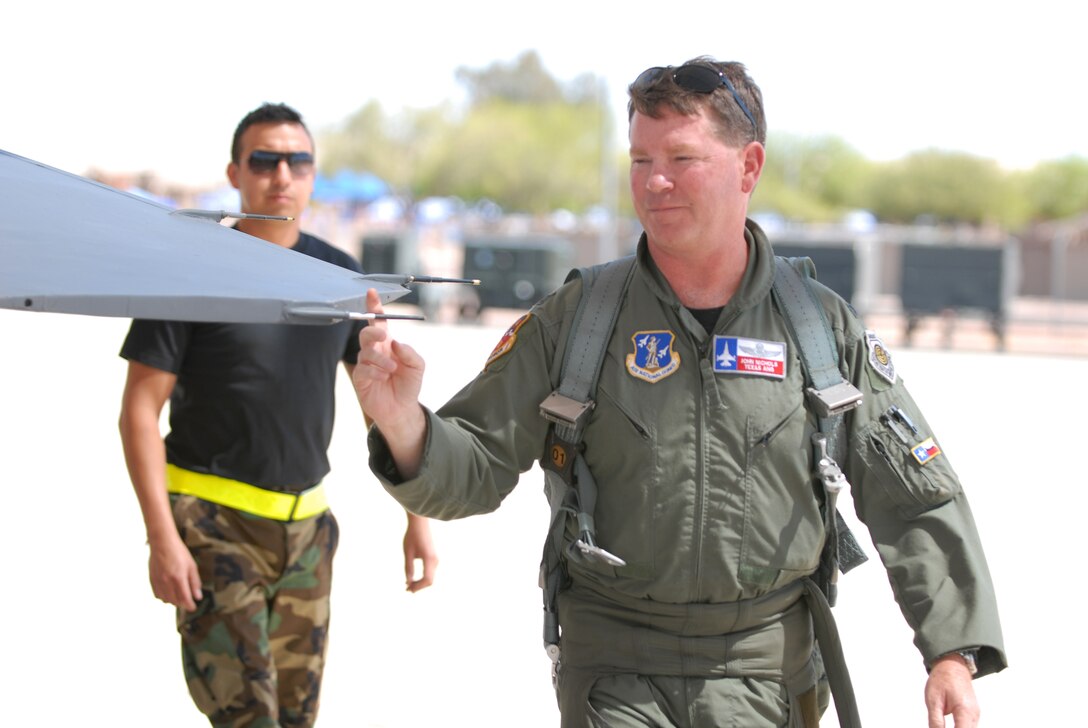 Wing Commander Colonel (Col) John Nichols, (right) and Staff Sergeant (SSgt) Chris Cortez of the 149th Fighter Wing, Texas Air National Guard, San Antonio, Texas, gives an F-16 a final check before a mission on April 14th, 2008. The 149FW is deployed to Davis-Monthan Air Force Base in Tucson, Arizona, participating in Coronet Cactus, an annual training mission. (Air National Guard photo by SSgt Andre Bullard) (RELEASED)