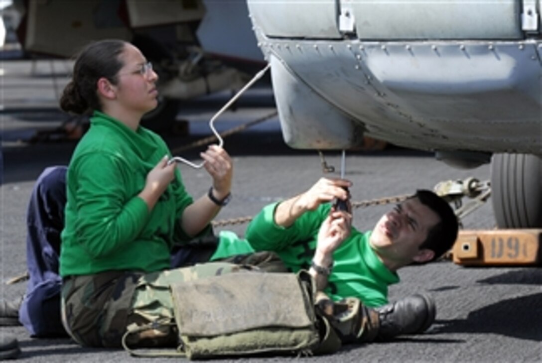 U.S. Navy sailors assigned to Helicopter Anti-Submarine Squadron 6 remove a data bus from the nose of a HH-60H Seahawk helicopter on the flight deck of the nuclear-powered aircraft carrier USS Nimitz (CVN 68) while underway in the Pacific Ocean on April 14, 2008.  