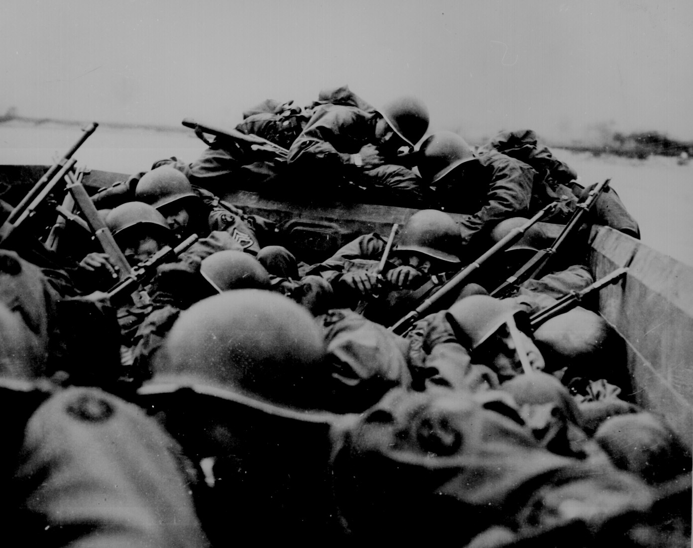 troops-of-the-89th-infantry-division-organized-reserve-huddle-inside