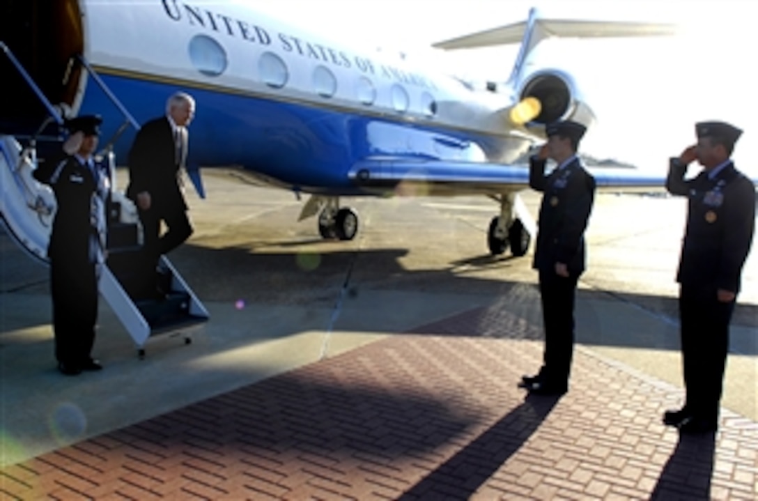 U.S. Air Force Col. Paul McGillicuddy, 42nd Air Base Wing Commander, right, and U.S. Air Force Lt. Gen. Stephen Lorenz, center, Commander of the Air War College, greet U.S. Defense Secretary Robert M. Gates, left, upon his arrival on Maxwell Air Force Base, Ala., April 21, 2008. 