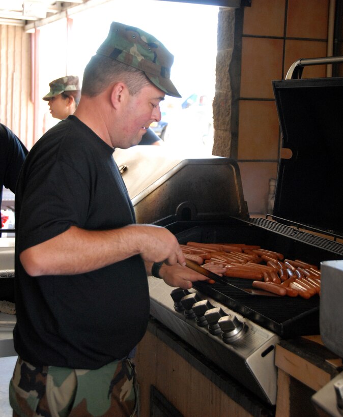 Technical Sgt. Mike Burnsed, a services specialist with the 149th Fighter Wing, Texas Air National Guard, San Antonio,Texas, serves up lunch at Davis-Monthan Air Force Base in Tucson, Arizona on April 14, 2008. The 149th is deployed to Arizona to participate in Coronet Cactus, an annual 149th training exercise. (Air National Guard photo by Staff Sgt. Andre Bullard)(RELEASED)