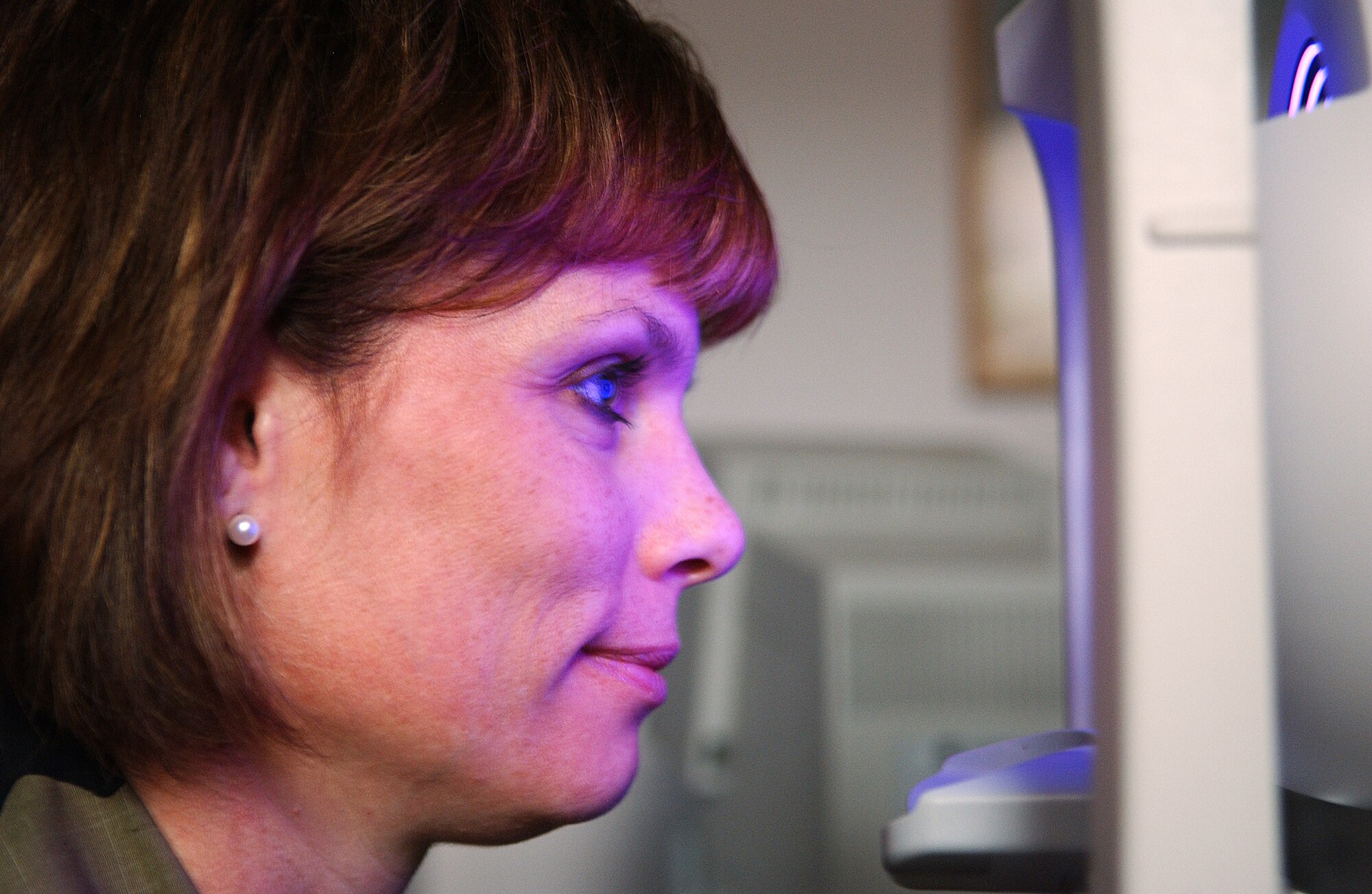 Master Sgt. Christine Griffith looks into a corneal topography machine April 22, 2008, at Eielson Air Force Base, Alaska. The machine will take a topographic photo of her eye the result of the test will indicate if she is a good candidate for corrective laser eye surgery. The 354th Medical Group eye clinic caters to active duty, dependants and retirees offering routine eye exams to corrective lens prescriptions. (U.S. Air Force Photo/Airman 1st Class Jonathan Snyder)